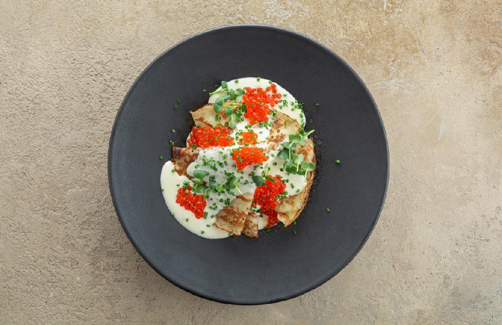 FƏSƏLİ, QAYMAQLI SOUS VƏ QIRMIZI KÜRÜ İLƏ