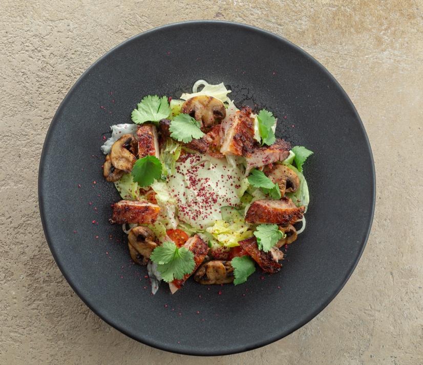 TOYUQ BUDUNDAN SALAT, KÖZDƏ BİŞMİŞ GÖBƏLƏKLƏRLƏ