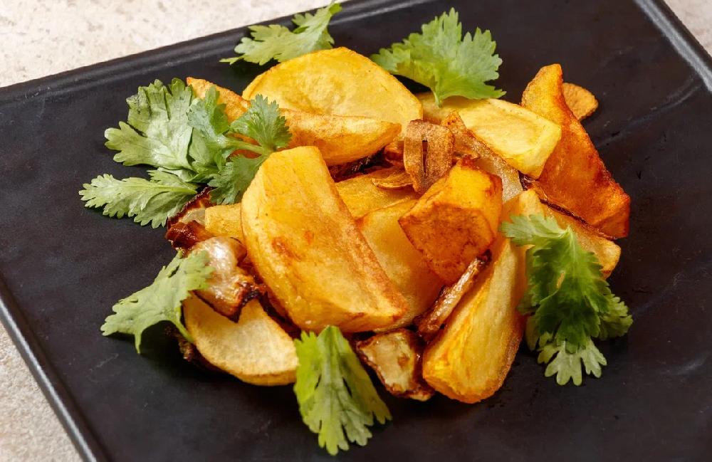 QIZARDILMIŞ KARTOF SOĞAN VƏ SARIMSAQLA